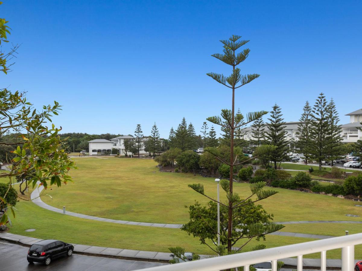 Resort Rooms At Bells Boulevard Kingscliff Exterior photo